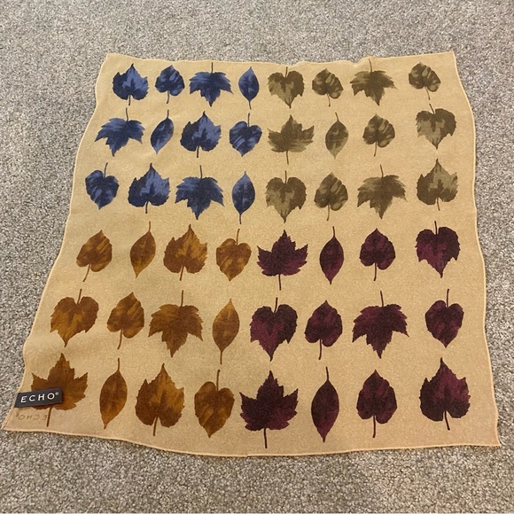 Echo 100% silk scarf fall leaves - Picture 3 of 4